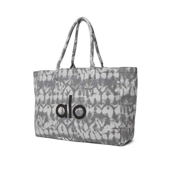 ALO Yoga Handbags - NWT! Alo 'Shopper Bag'